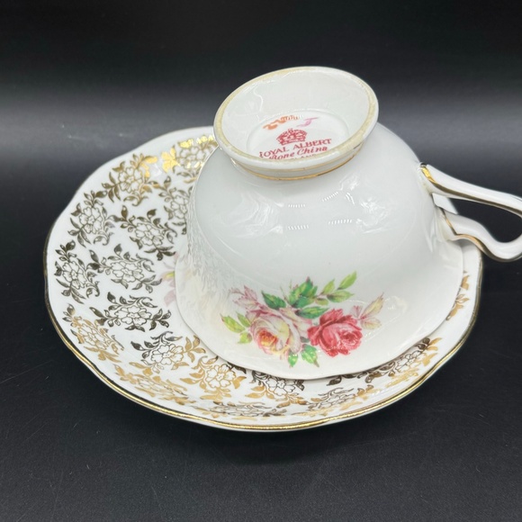 Royal Albert Roses Gold Lace Tea Cup Saucer Set Bone China England - Picture 4 of 5